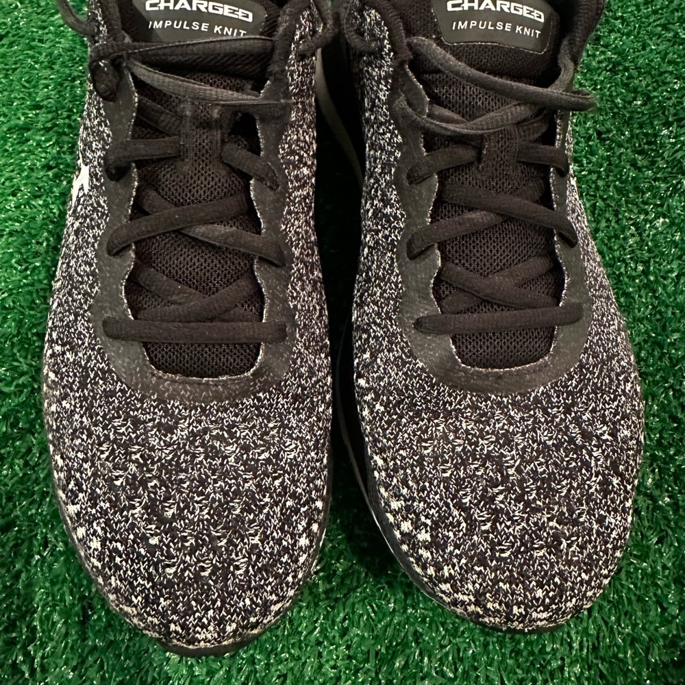 Underarmour charged impulse knit unisex size 9
